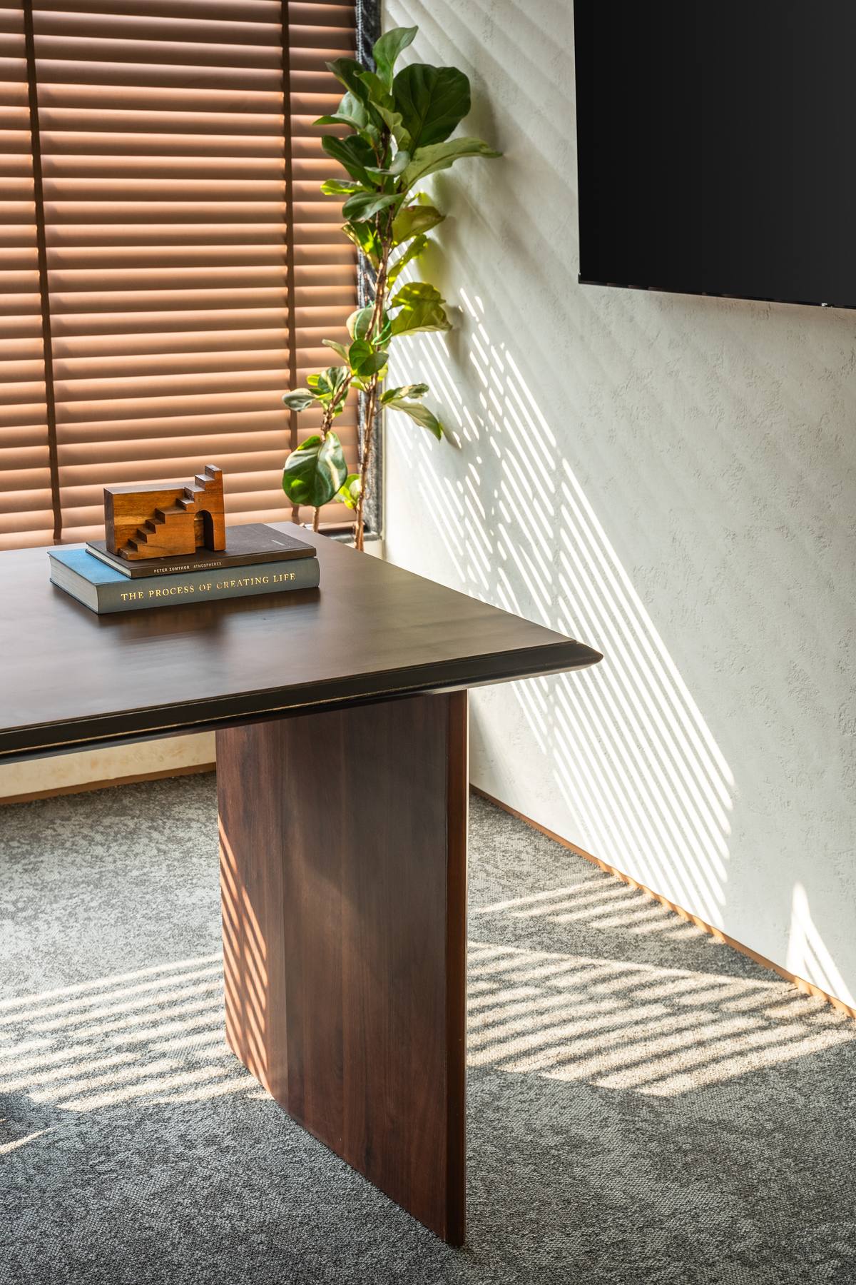 Quality craftsmanship and material detailing Quality craftsmanship and material detailing