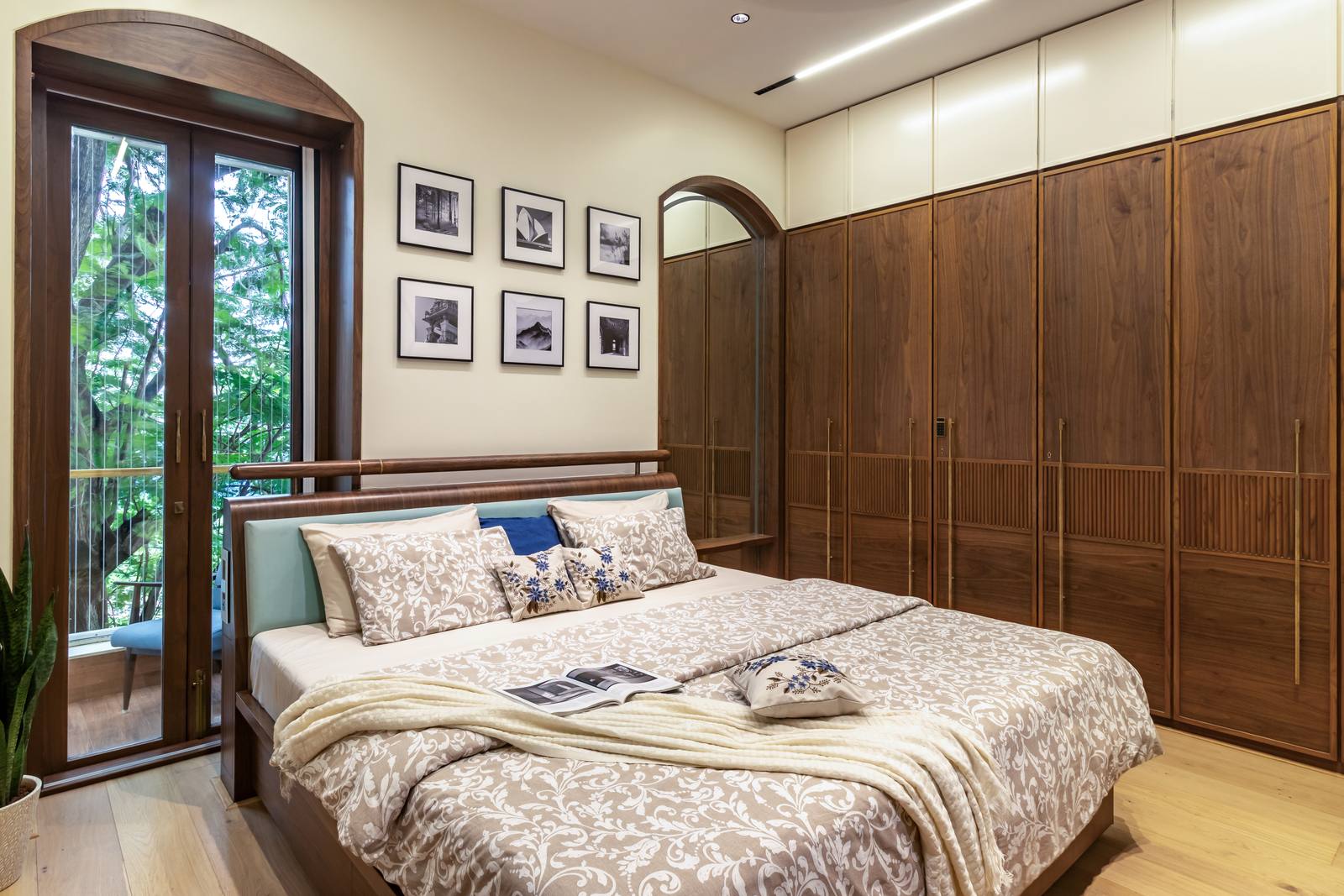 Fully renovated bedroom suite delivered as a turnkey renovation project